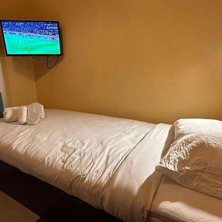 Central Accommodation Budget By Hr Bukares Bagian luar foto
