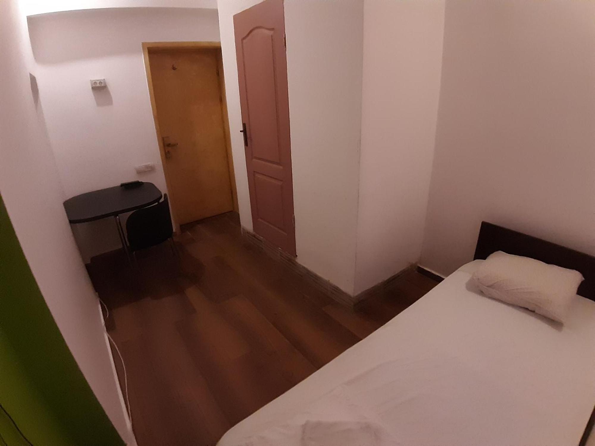 Central Accommodation Budget By Hr Bukares Bagian luar foto