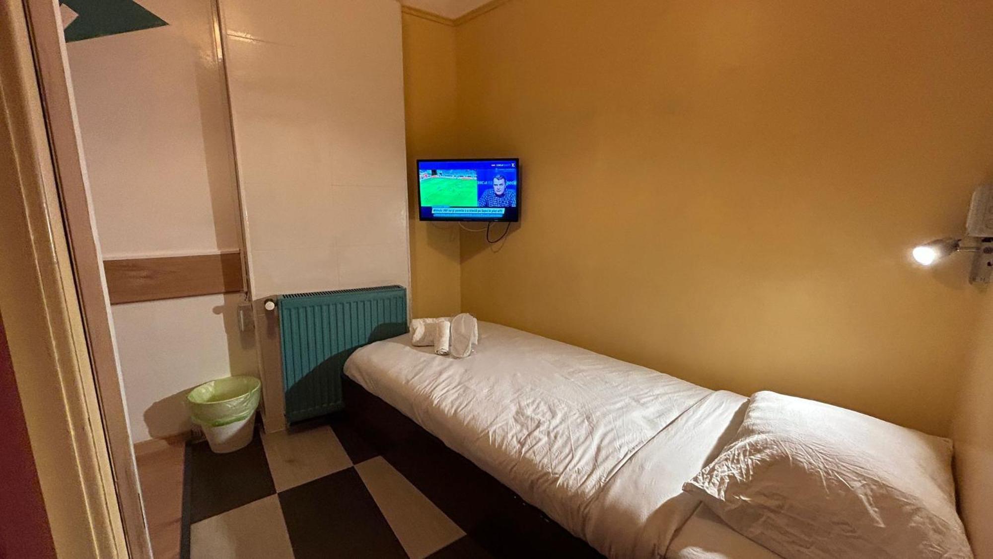 Central Accommodation Budget By Hr Bukares Bagian luar foto